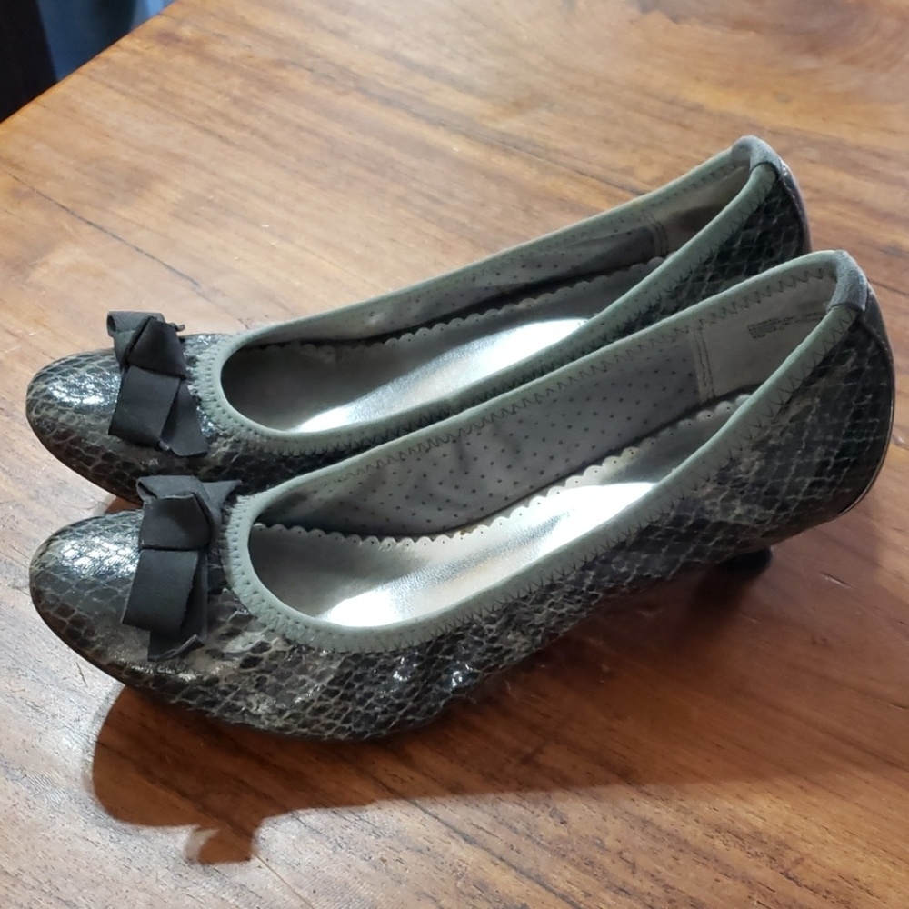 Lindsay Phillips Kitten Heels Shoes 8M